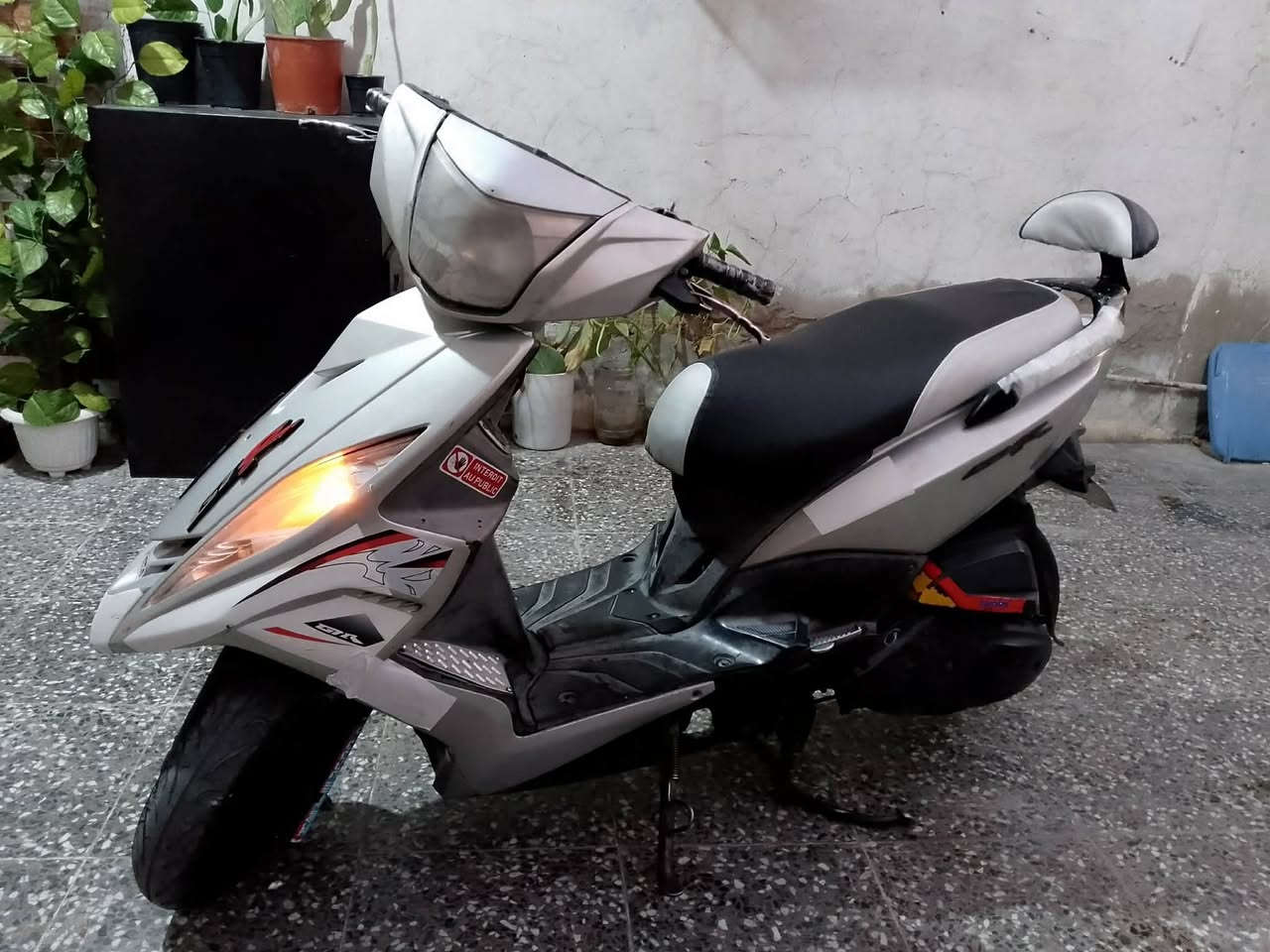سلام عليكم شباب GTR نكره سلف مكينه خير من الله يرادله جويتر شلعته مو زينه سعر 750 وبيه مجال حك جيتك مكان بغداد جديده ***********
