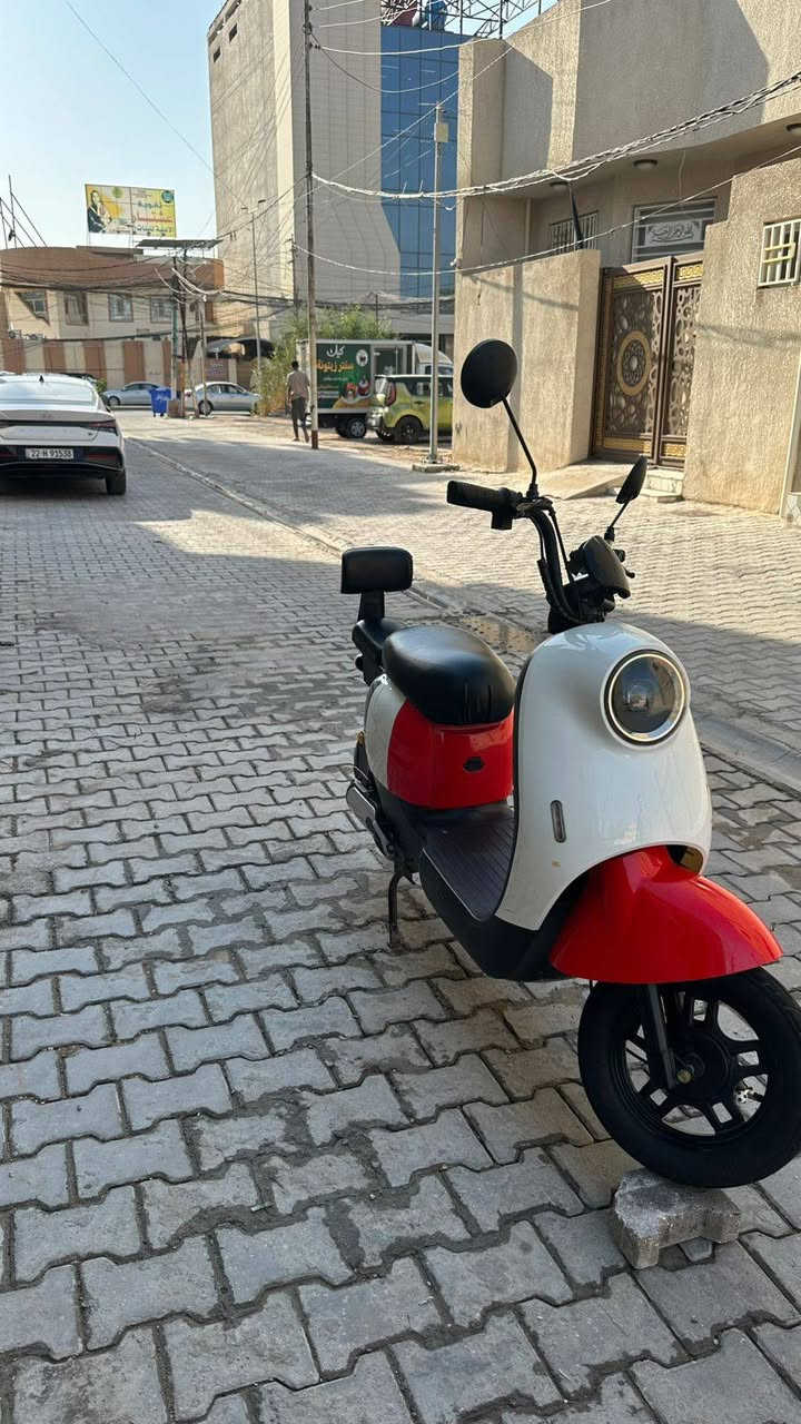 سلام عليكم دراجة شحن للبيع مع سويج وبصمة مستعملة بحالة ممتازة وجاهزة للاستخدام تقطع 40الى45كيلو بالشحنة الواحدة السرعة 35حقيقي 
المكان [كربلاء] للتواصل والاستفسار (***********)
