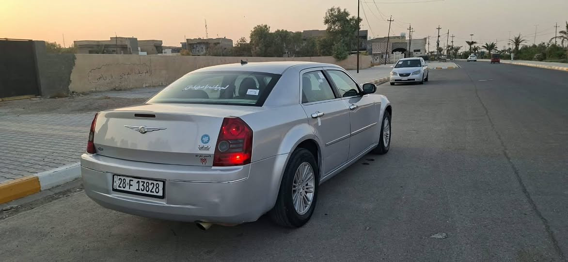 السلام عليكم للبيع  اوباما 2008 رقم نجف  دولي باسمي تحويل ثاني يوم  سياره  بيهه رشات صبغ   مكفوله من الضربه والعيب الشرعي السياره جاهزه  مكيه كير حداديه وتخم تاير وتبريد مكان السعر ٩٤ واسط الحي الرقم ***********
