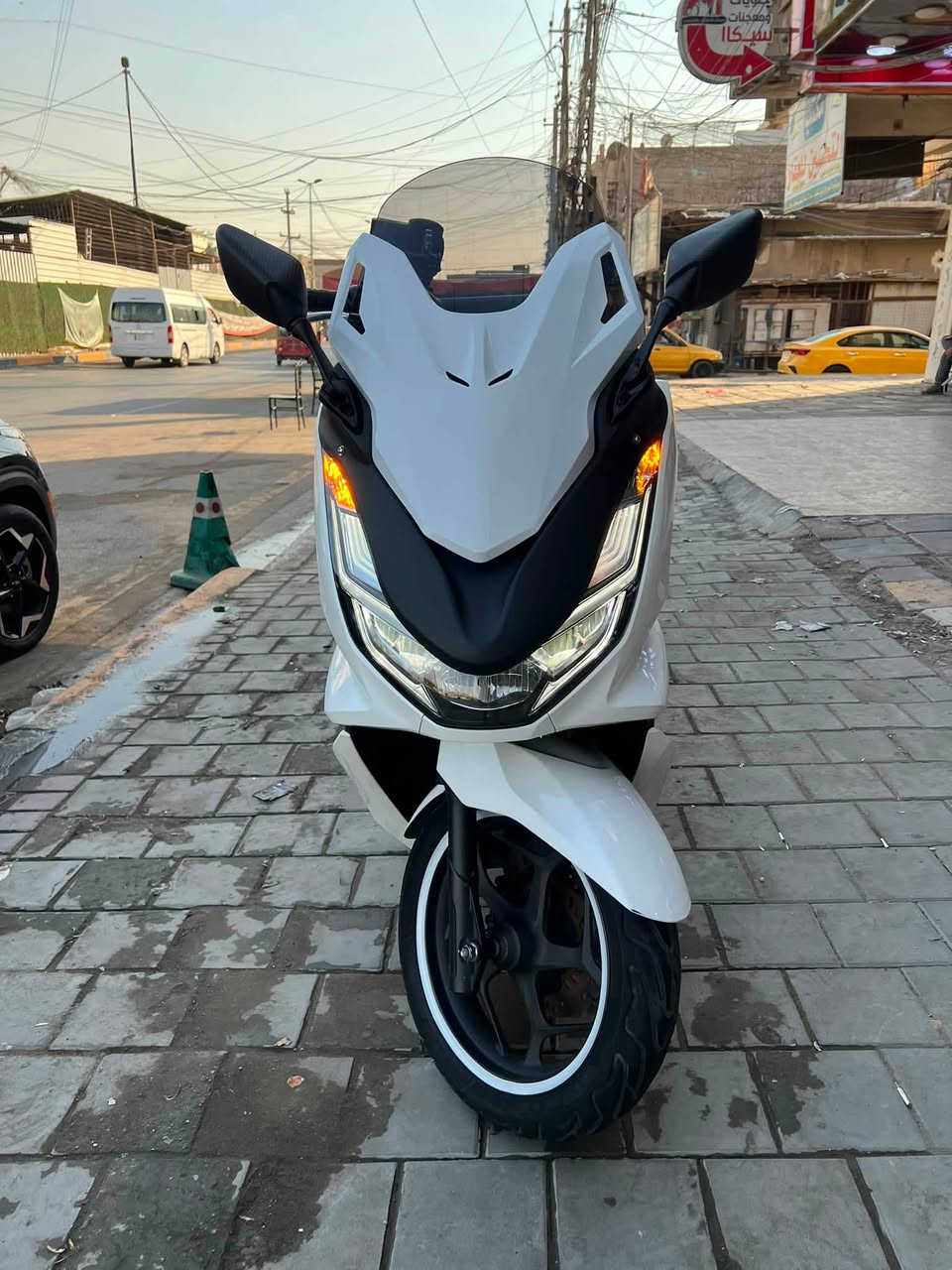 سلام عليكم للبيع بجم تزويد pcx مال جيل الرابع ويرهم على الثالث اليوم مشتري الله شاهد رقم الهاتف *********** وهذا شكلة على الدراجة
