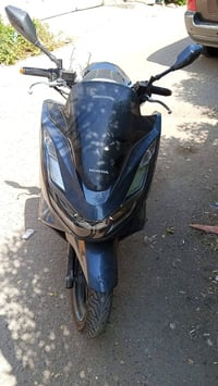 السلام وعليكم دراجه pcx جيل الرابع كوري  للبيع السعر 15 وبيها مجال بسي...