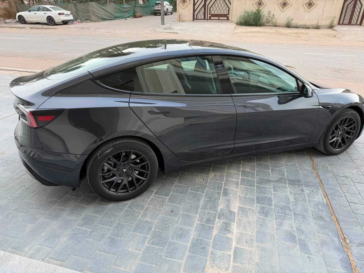 السلام عليكم للبيع تسلا مودل 2024 3 ستاندر تك ماطور مرقمه وجاهزه اربيل السياره اونلاين بحاله ممتازة ماشية
19 الف ميل حادث السياره بنيد ونصف الجاملغ الأيمن صبغ بنيد+جاملغ يمين الايرباك راجع بلاد سعر السيارة $20000 
مكان السياره بغداد/الكرخ
صور الحادث مرفقه مع المنشور
***********
