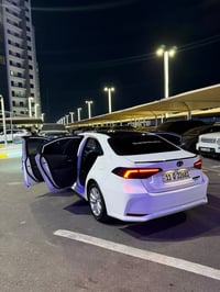 للبيع كورلا 2025 ماشيه 24 الف مكفوله ماعدا ضرر بسيط جدا ماكو اي قطره ص...