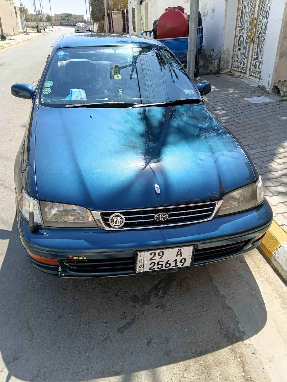 من رخصة الادمن كرونا موديل ١٩٩٣ فرخ بطه رقم واسط باسمي تحويل شوكت متريد سيارة جاهزه من جميع النواحي واحلى من الصور باستثناء التبريد منظومه جديده ومظغوطه غاز نقص بس دكم الفان والي سي عاطلات اذا اشدهن تبريد فول السعر ٦٠ ورقه وبيهه مجال بسيط الاتصال *********** مكاني واسط
