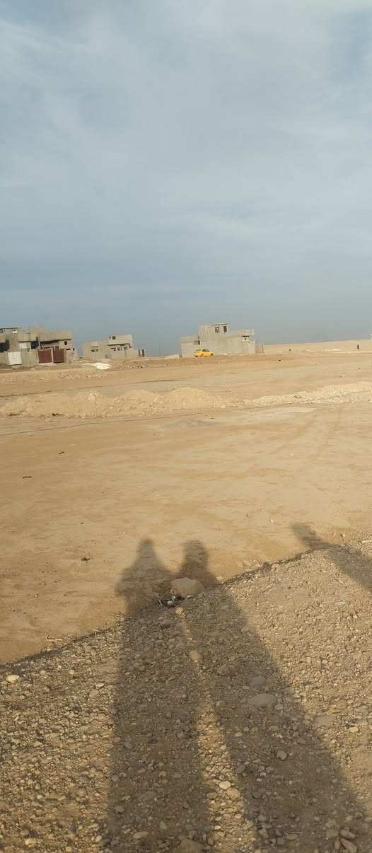 قطعه ارض للبيع مساحة 200 سعرها 10
بيها كرت بلدية مكان العبور الاولى 
***********
