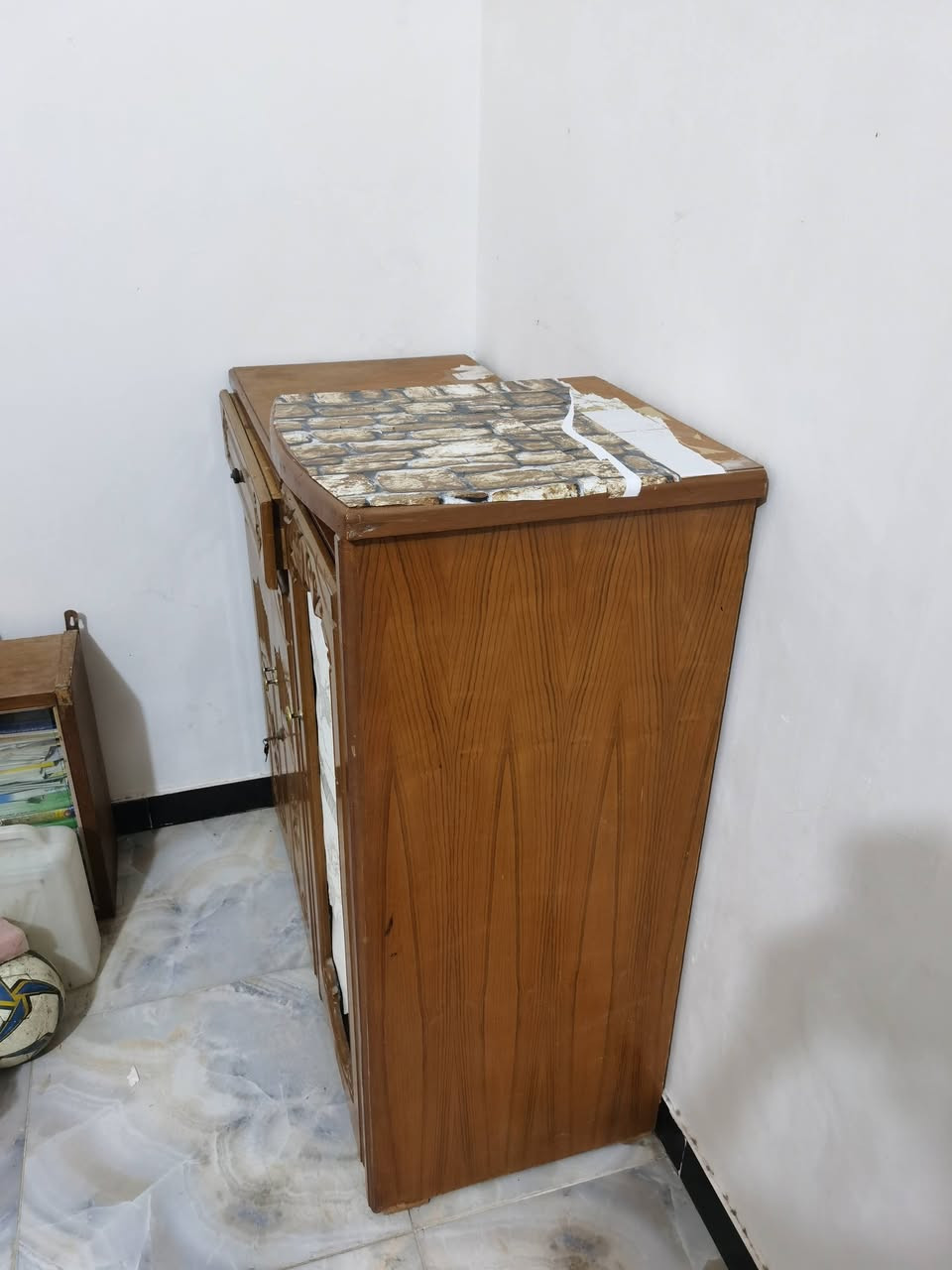 سلام عليكم

 ميز بهذا الشكل يرهم عليه بلازما وهواي أمور مثلاً ستلايت أو بلي ستيشن وبنفس الوقت لخزن عدة أمور بدون جامة
السعر خاص

مكاني شارع ٣٠ قرب مؤسسة الشهداء

للتواصل ***********
