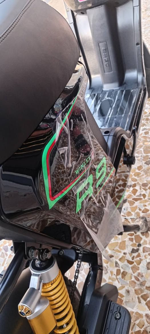 للبيع.. ⚠️
ماطور🛵 R9 موديل 2026 مستعمل اقل من اسبوعين 5 بطاريات 32 امبير ملف 1200 واط نحاس حقيقي دبل سويچ دبل كارت وبصمه تشغيل عن بعد السعر 580 وبي مجال بسيط.. 
العنوان موصل الجانب الايمن موصل الجديده 
☎️ ***********
☎️ ***********
