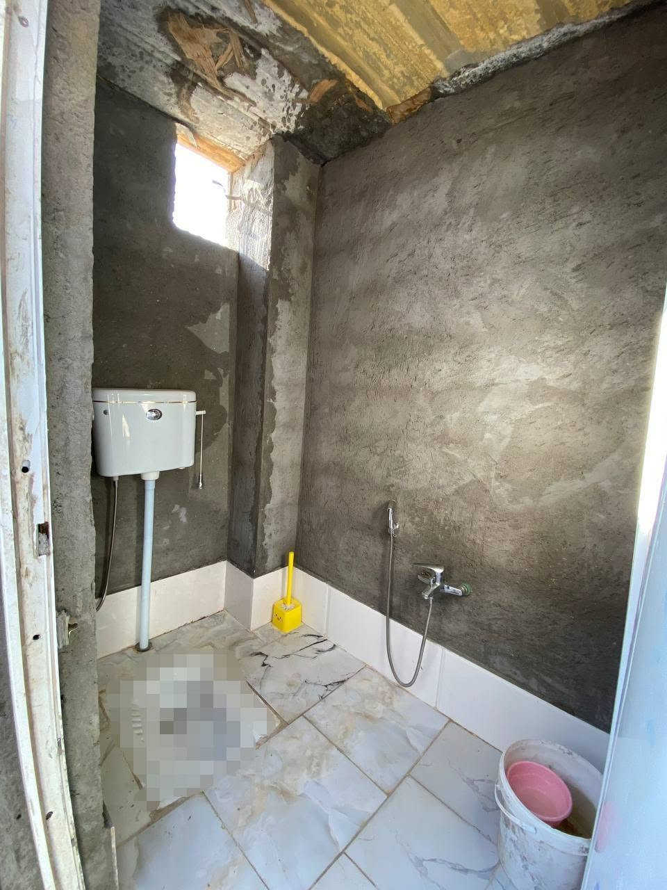 بيت للبيع 100 متر 5x20 في حي الانوار قرب الشريعة مقابل مجمع وارث السكني 
يتكون من غرفه و وصالة كبيرة مفتوحة ع المطبخ صحيات داخل و خارج و منور بناء بلوك سقف سندويش البيت مرتب جداً 
.
الخدمات 
ماء كهرباء مولد ذهبي مدرسة قريبة ابتدائية+متوسطة 
شبكة كهرباء جديدة قيد العمل 
.
نوع العقار 
ارض توزيع حكومي للمتجاوزين مشمولة بالتطويب 
.
السعر 
18 مليون بيه مجال قليل جداً 
اتصال على .***********. كربلاء, العراق
