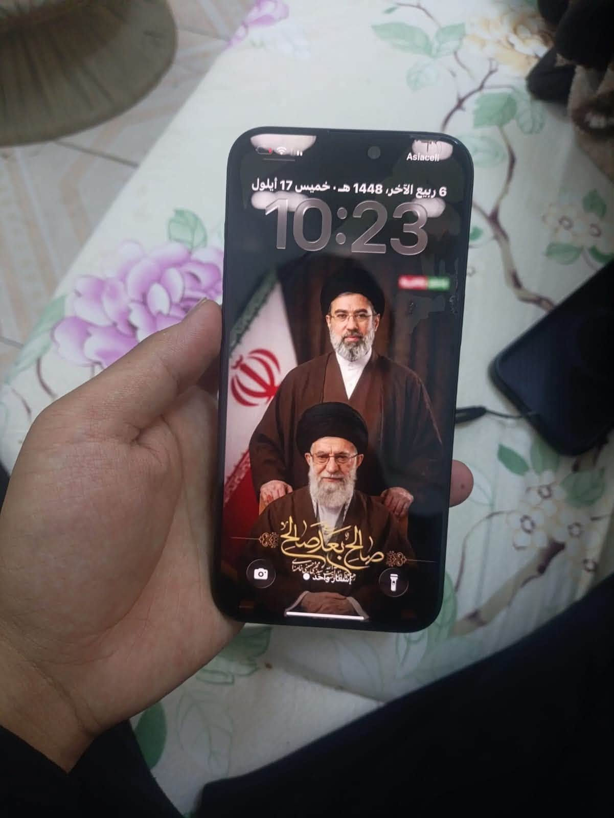 ايفون 15 مكفول برغي مامبدل بي ولامفتوح من زلغ الكسر بالاصق الشاشه شخط مابيها هونكونك ZA شريحتين 950 بي مجال بسيط واتساب فقط *********** مكاني بصره

نص مكتوب في الصور:
- حالة البطارية
- عادية
- تعمل بطارية iPhone هذه على النحو المتوقع. حول البطارية والضمان...
- الحد الأقصى للقدرة
- 81%
- هذا قياس لقدرة البطارية مقارنة بقدرتها عندما كانت جديدة. قد تتسبب القدرة المنخفضة بتقليل ساعات الاستخدام بين عملية الشحن والأخرى.
- عدد الدورات
- 1129
- هذا هو عدد مرات استهلاك iPhone لقدرة البطارية.
- معرفة المزيد...
- تاريخ التصنيع
- أيلول 2023
- أول استخدام
- كانون الأول 2023
- 10:31 حول الاسم iPhone إصدار iOS 26.7 اسم الطراز iPhone 15 Pro Max رقم الطراز MU2N3ZA/A الرقم التسلسلي GF6R19T14H انتهت صلاحية التغطية الأغاني 0 الفيديوهات 378 الصور 1,000 التطبيقات 46 السعة 256 غ.ب. متوفرة 37.83 غ.ب.