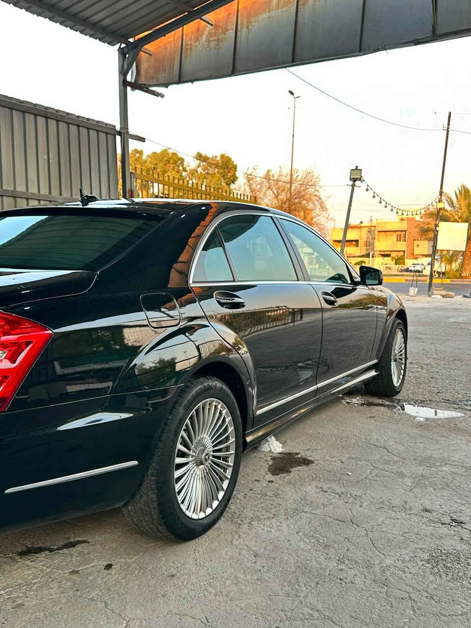 السلام عليكم
للبيع مارسيدس S350L موديل 2013 اصل 
السيارة كامل مواصفات 1/1  باب طويل رقم اربيل بأسمي سنوية الى سنة 2031 تحويل ثاني يوم فحص وهزة جديدة  مكان السيارة بغداد علماً السيارة جازة من اي شي
السعر 205 
للأستفسار اكثر الاتصال على الرقم ***********
