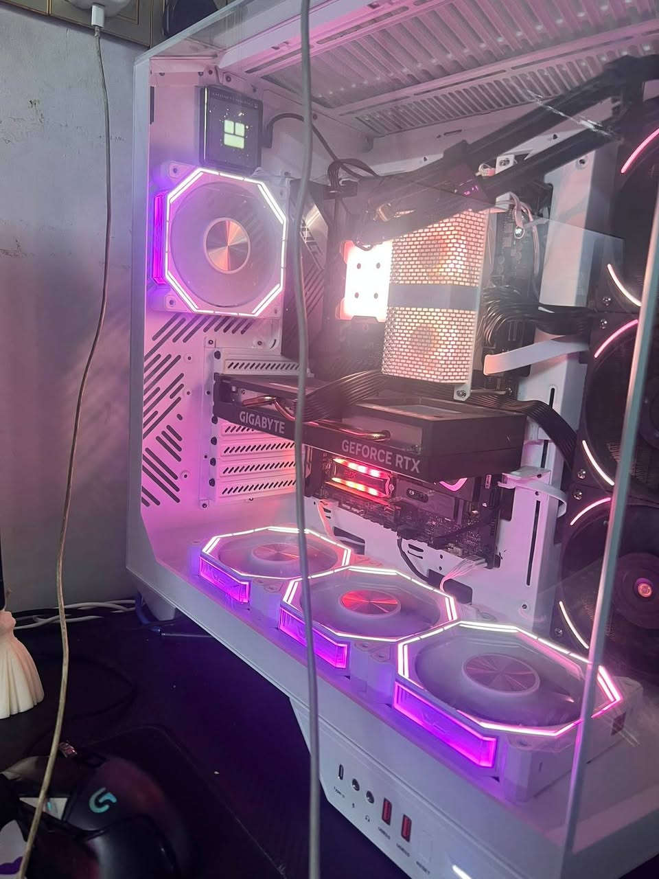 I5 11f 
rog maximus xiii hero z590
M.2 xbg ار جي بي
Ram 32 gb 
16×2 
3200hz 
GIGABYTE GeForce RTX 4060 Gaming OC 8G  X3 fan 
Nvme 500gb 
Sad 1t 
Cooler Thermalright Trofeo Vision 360 ARGB Liquid CPU Cooler 
ابو شاشه  

FANTECH PSB750M SHADOW 80 PLUS BRONZE FULL MODULAR POWER SUPPLY

jonsbo 
ram memory cooler white

case darkflash dy470 white 
يتحمل ١٠ مراوح 
مشدود عليه 4 fan white

ماوس 
Logitech G502 Hero Gaming Mouse 
كيبورد  
Akko 
World Tour Tokyo R2 3084B
شاشة  LG 75hz 
و ماوس باد هنتاي هدية 😁✨️.
للاستفسار خاص او على الرقم***********
