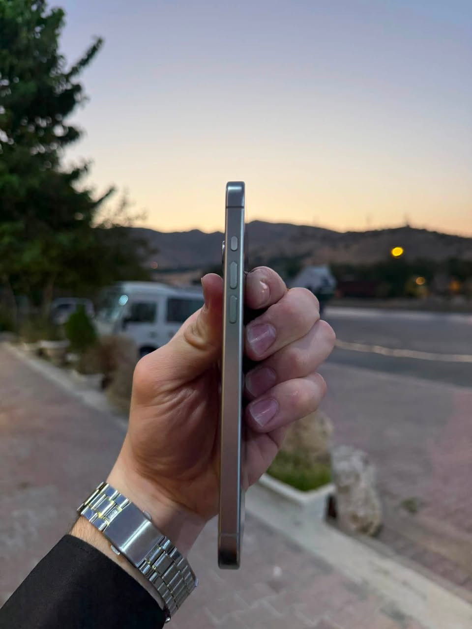 iPhone 15 pro max 📱
زۆر هەرزان 
%98 زۆر خاوێن 
پاتری 89 بیلادی 
تەنها سیمی قفڵە 
بەڵام بایپاس نیە بە دڵی خۆو فۆرماتیکە بە زەمان 
مۆبایلەکە 1TB
واتە 1024 گێگابایت 
نەکراوە دەسکاری نەکراو بە زەمان 
زەمانی یەک هەفتەی لەگەڵە 
کەڤەرێکی ئاوی شوشەیی ئەصلی هەدیەیە 🎁
 نرخی تەنها 610$ 
***********
واتساپ 📞
موشتەریت چات یان تێلبکە لە خزمەتتام ♥️
