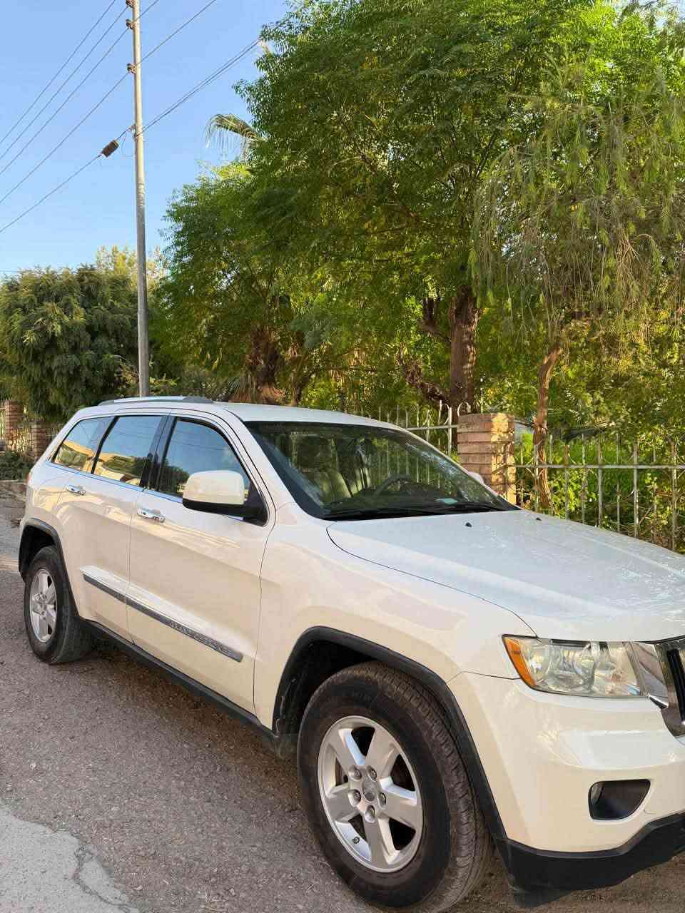 ئه م سه ياره بؤ فرؤشيتنه jeep2011سه ياره يكى جوان وپاك ماوه ته وه سه نه وى به سه ر جووه ده بل ئه كسله 180 هه زار رؤيشتوه سعر ١٤٧ماعمه له ره قه م ***********

