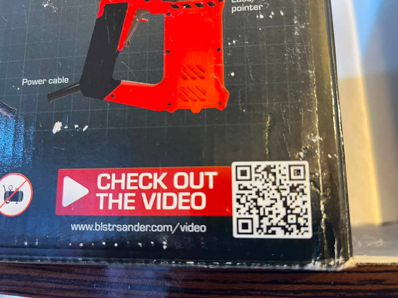 هذا الجهاز هو جهاز سنفرة وتنظيف بالرمل محمول يُعرف باسم BLSTR Sander.
اول جهاز صنفرة كهربائي محمول في العالم 

مصمم لإزالة الطلاء وتجهيز الأسطح بشكل اسرع دون الحاجة الى ضاغط هواء 

من مميزاته اعداد بسيط بالتوصيل املأ زجاجة الرمل وقم بتوصيل الجهاز بالكهرباء⚡️

ازالة سريعة للطلاء والصدأ في المنحنيات والمساحات الضيقة

مصمم ومطور ومشحون في بلجيكا 🇧🇪

معروض مزاد وبالعافية عالياخذه 

تواصل: ***********

ملاحظة كيفية عمل المنتج موجود في الباركود
