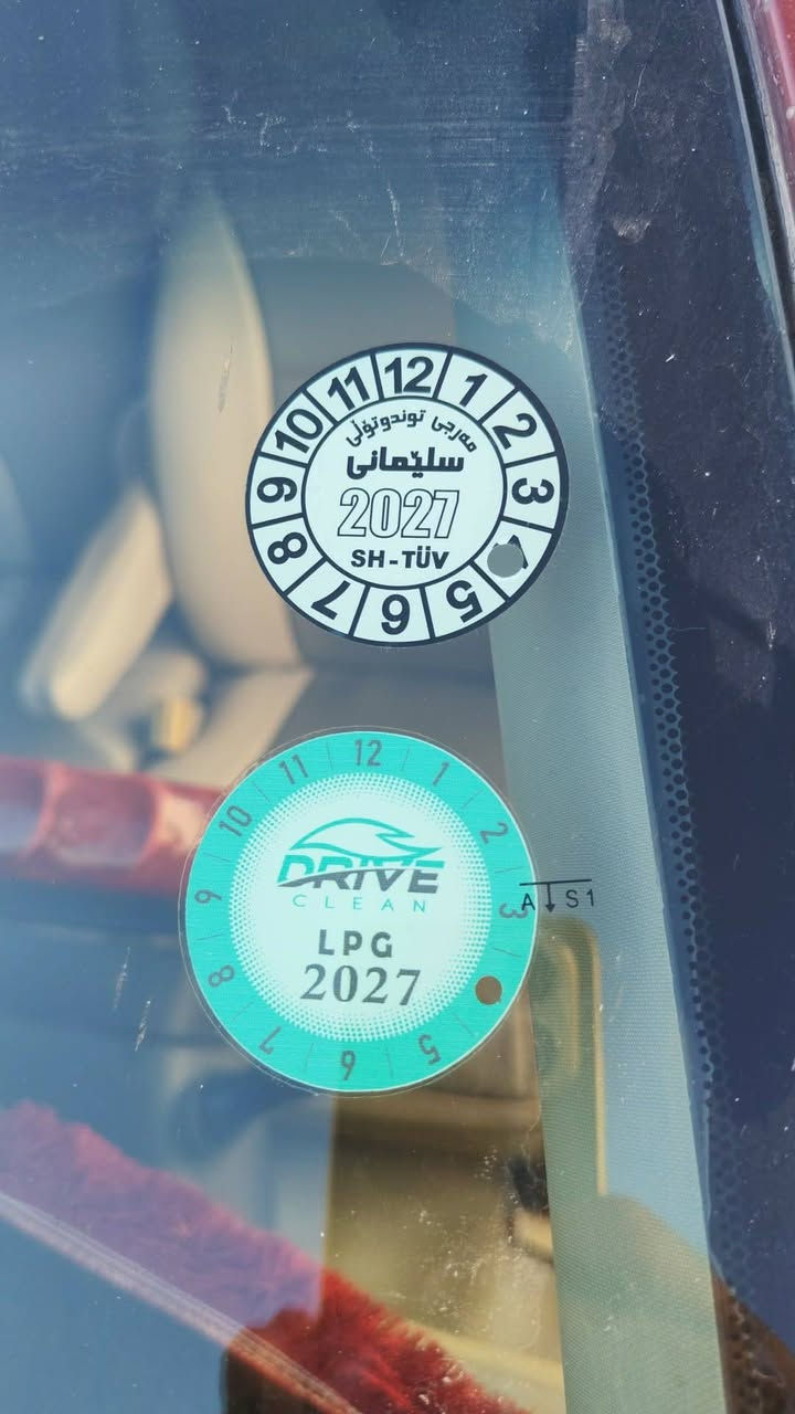سيارة سينا للبيع 2016 اجره سليمانيه هزه وبراد جاهزة وبيها منظومة غاز 80 لتر محرك گير بالشرط ضرر بس بونيد ومصلح نفسه وبيه شويه بارد بدون دواخل  موجود بالسونار ***********  المكان كركوك الحويجه الزاب

نص مكتوب في الصور:
- HONOR 400