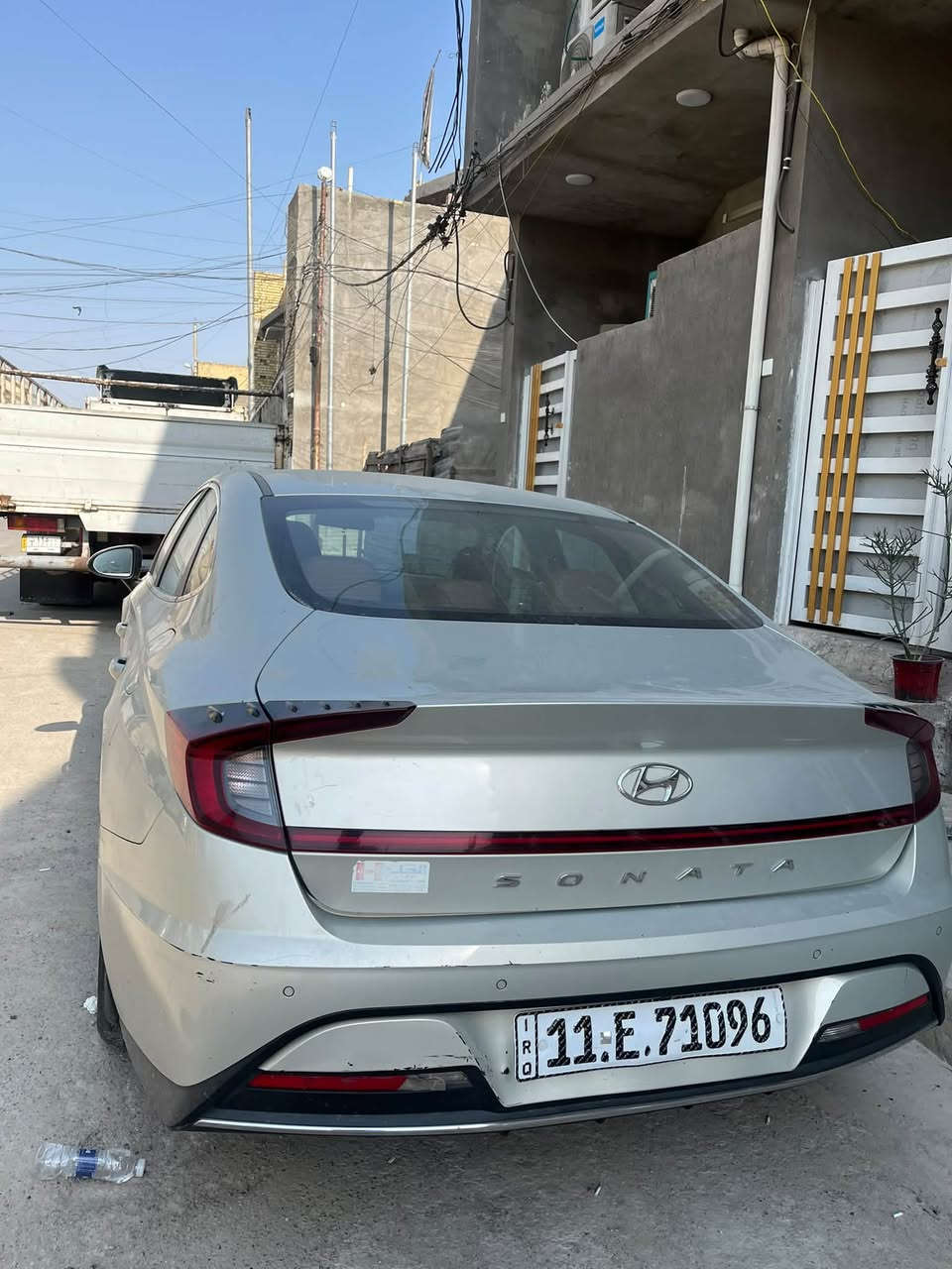 السلام عليكم
سوناتا خليجي ٢٠٢٠
محرك ٢٠٠٠ دوش
ماشية 108 km 
مواصفاتها standard 

گير بيانو ، مقاعد جلد، شاشة كاربلاي حساسات امامي خلفي، لون السيارة شمباني متغير ، بالليل رصاصي بالنهار فضي وذهبي 

السيارة نضيفه اخذتها بيها ضربه كلش خفيفه بالجاملغ مال سائق 
وعندي تضرر البنيد فقط الحافه مال عكس السائق بدون دواخل الضربه خفيفه والسيارة كلش نضيفه .

للأستفسار ( *********** )
