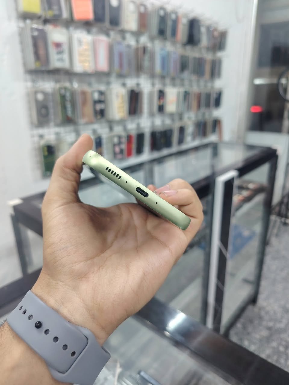 كلكسي A34 ذاكره 256 جهاز كلش نضيف بس ضهر مفتوح مسويله سوفت فقط باقي جهاز بلادي ع وضع شركه نضافته كدامك بصور السعر 225 عنواني بغداد جسر ديالئ القديم مكتب المصطفى ***********

