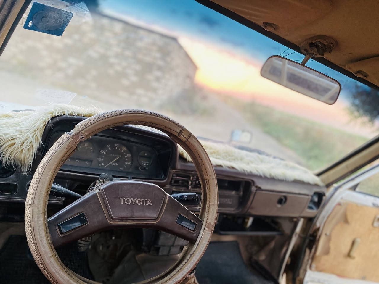 سيارة للبيع موديل 82 رقم كركوك مميز مشروع وطني بطاقة بانزين سنويه جديدة لل2028
سيارة نضيفه ع وضع الشركه 45ورقه وبيه مجال 
المكان كركوك الحويجه 
للأستفسار ع الرقم ***********
