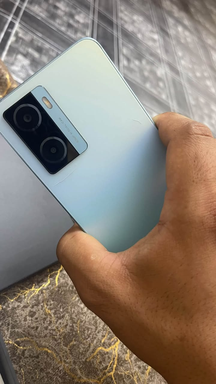 OPPO A77
للبيع السعر ١٥٠ ألف 
الملحقات فقط الكارتون
