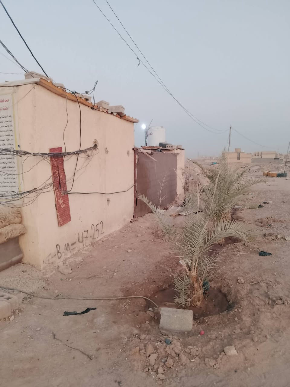 موقع البيع  حي الجهاد يحتوي على ثنبن مكاين افيكو 120تنصيب جديد  الحمل 650امبير قابل للزياده الاستفسار اكثر الاتصال ***********
