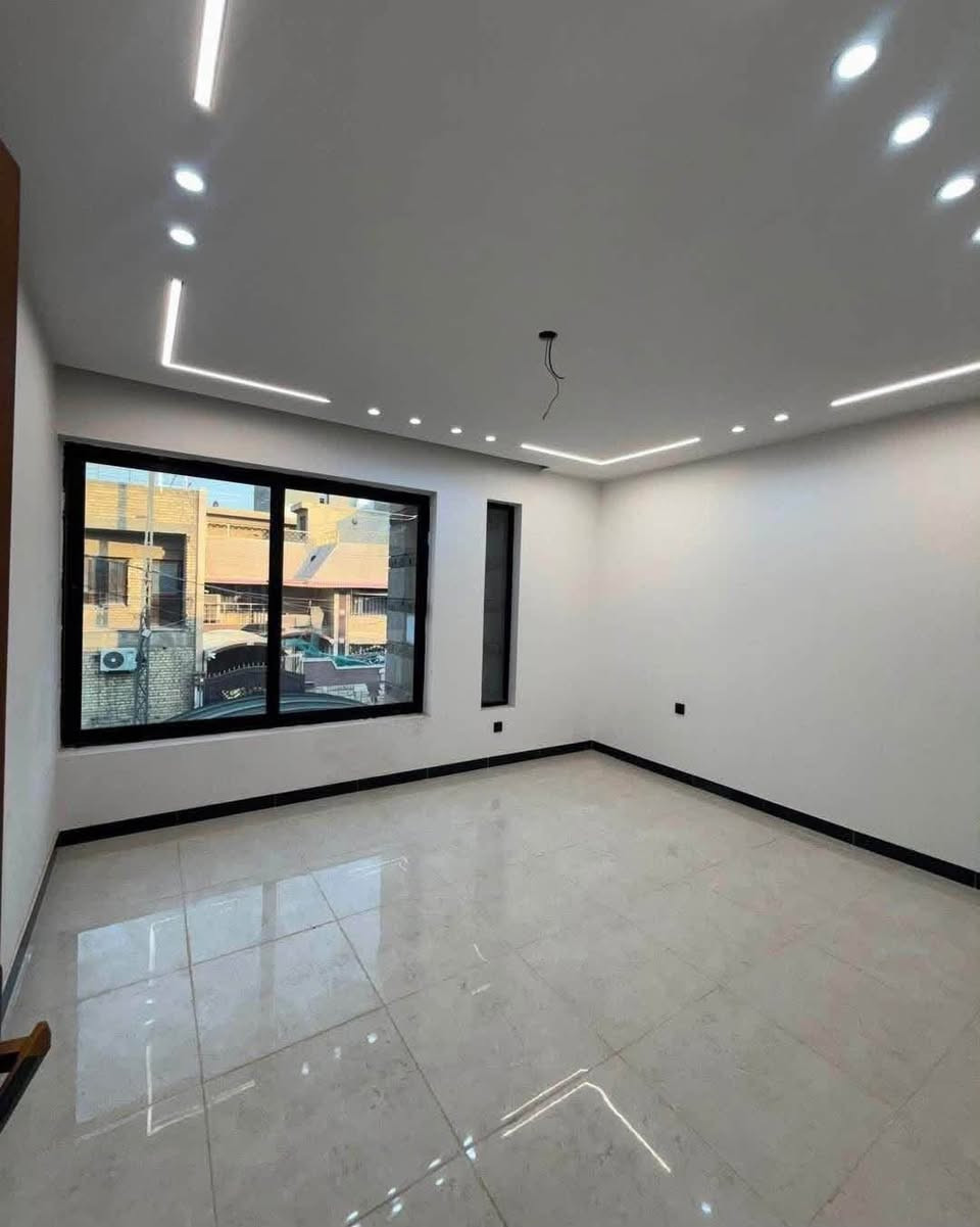 بيت للايجار في الكرادة 🔴
📍الموقع : كرادة داخل قرب كنيسة مار يوسف
🔷 المساحة : 270 متر ركن  🔷
🔷 يحتوي على : 6 غرف نوم و وصحيات عدد 3 ومطبخ كبير واستقبال 🔷
🔷 يحتوي على كراج سيارة وحديقة🔷
————————— 
🏢 شركة نبض العراق للاستثمار والتسويق العقاري 
🔺نستقبل كافة عروضكم وطلباتكم 
🔺للاستفسار : 
***********
