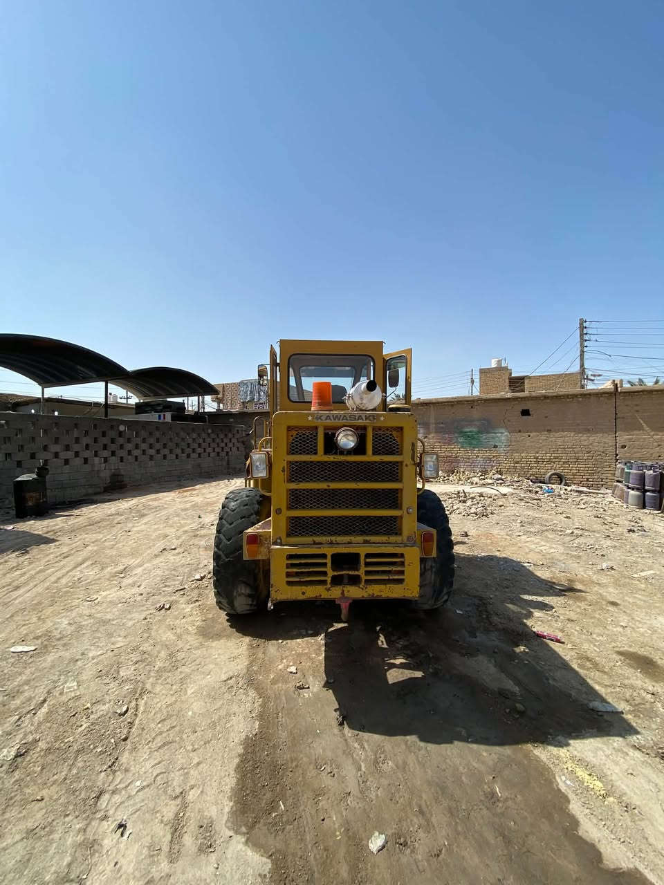 شفل كاوسكي للبيع المديل ٨٢ الحجم ٧٠ مكينه ازوزه شفل جاهز للعمل حداديه بل جيس مكينه كير تركم مضخه بل شرط شفل تخم تاير توي شاده راديتر جديده توي شادها سجينه جديده العنوان الناصريه مركز السعر مناسب الرقم ***********
