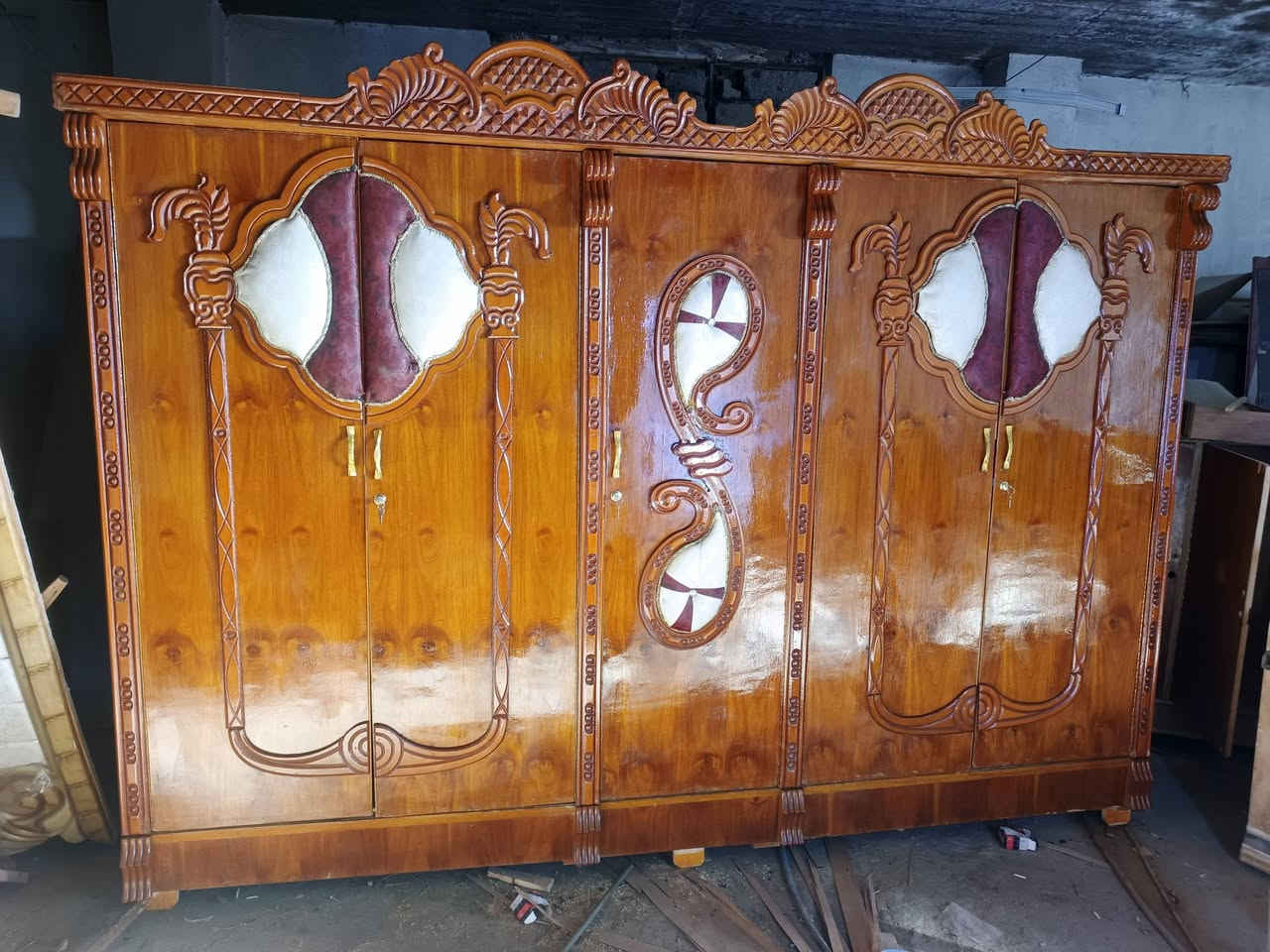 سلام عليكم غرفة نوم صاج ثقيل ونقش حديث سعر 700 الف وبيها مجال وكو توصيل ***********

