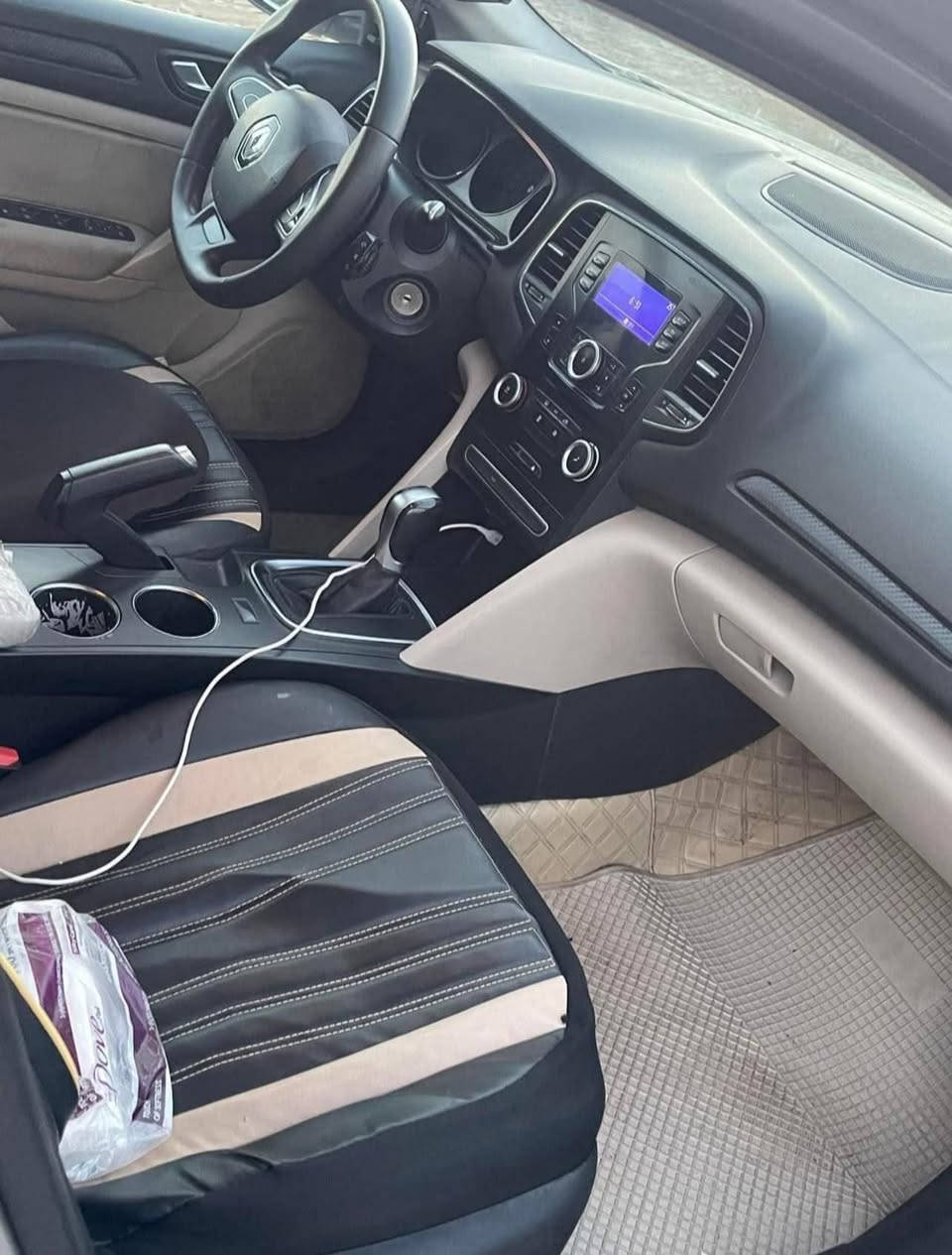 السلام عليكم رينو ميكان 2021 
سيارة نضيفه بعد سنه صير حره استقطاع مباشر سياره كفاله عامه كير ومحرك
بلكات جديدة
شاشة ترحيب عد التشغيل والاطفاء
تدفئة زجاج
حساس كشنات
حساس ضغط الاطاراة
لد خلفي امامي ليزر
كشاف ضباب
زجاج اوتو ٤ ابواب
لايت عدسة عالي ناصي
مانع انزلاق ذاتي
جنطه بصمة+رمونت
السيارة بيها بارد جاملغ قطعة وحده ىبدايه بنيد طخه
مكان سياره بغداد 
سعر95
 بغداد ***********
