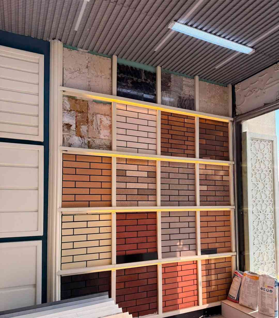 بيت العمر يستاهل واجهة ترفع الرأس! 👑🏡
تعبت من الواجهات التقليدية وتريد بيتك يتميز بين كل البيوت؟ 💫 
الحل يمنا مع شركة أور للواجهات راح نحول واجهة بيتك إلى تحفة فنية باستخدام أرقى تصاميم الفوم الخارجي والتيجان الملكية. ✨🏛️

​ليش لازم تشتغل مع أور للواجهات ؟ 👇👇 
✅ مقاومة وعزل: فوم عالي الجودة يتحمل جونا وحرارة الصيف.💥 
✅ إتقان بالتنفيذ: كادر فني متخصص يشتغل على السقالات بدقة متناهية👷‍♂️ والكواليتي عدنا رقم واحد!💯 
✅ إنارة مخفية: نسحبلك الإنارة بالجوانب وعلى الحايط بطريقة هندسية تبرز جمالية التصميم بالليل والنهار 💡
مع دقة ونظافة بالعمل بدون أي عيوب.👌

​📲 لا تتردد، حوّل بيتك إلى قصر وراسلنا هسه  :
​📍 عنواننا: بغداد _ العامرية _ شارع البصرة 📍 
📞 للاستفسار والحجز تواصلوا ويانا عبر الواتساب: 
***********📱
