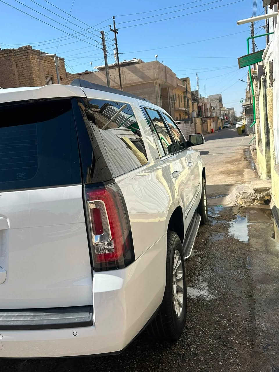 سلام عليكم 
يوكن.  GMC.   خليجي
كامله كلش      
ماشي.  160.        
***********
سعر 340 وبيها مجال
