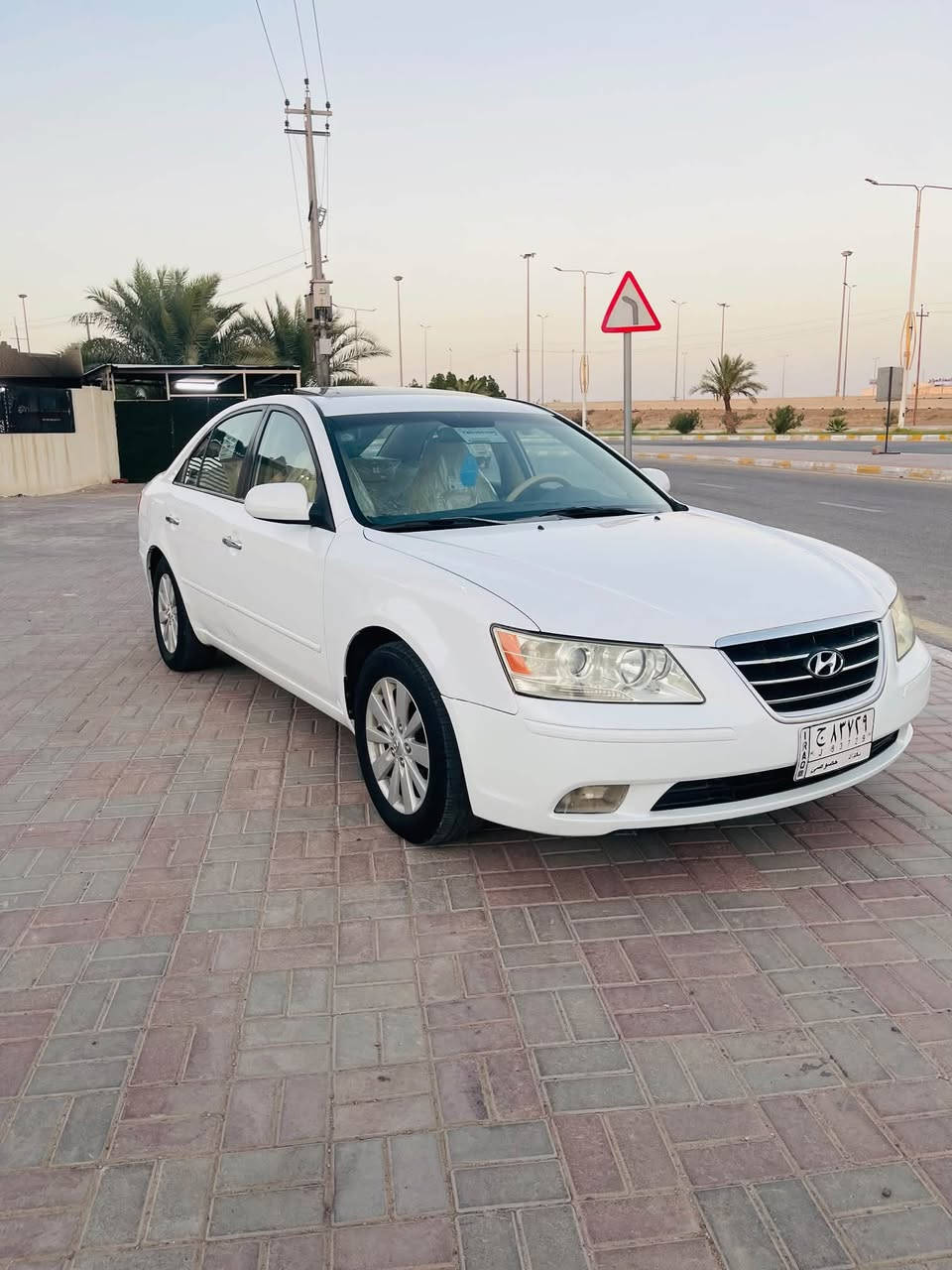 تحية طيبة
السلام عليكم 
للبيع سوناتا موديل 2009 
رقم بغداد تحويل مباشر 
وارد امريكي كلين بدون حادث ليبل واحد 
 فول مواصفات 
فتحه سقف 
كشن كهرباء 
تحكم ستيرن 
حساس خلفي كامره خلفيه يدات نيكل يعني السياره فول الفول 
كير محرك كفاله لاتبخير ولاتنقيص ع بلاد 
صدر امامي خلفي جاهز 
تخم تاير 
تبريد ثلج 
ويل لمتد يعني السياره جاهزه وخير من الله برغي مابيه نقص 
 ادامه كامله 
السياره بيه الخلفي وقبق الجنطه من فوك مصبوغات اثر تكشير وشرط الفحص لغود شواصي تكم حوض كفاله دكه جاحوج مابيه والك الفحص 

السعر المطلوب 117 وبيه مجال حك الجيه 
الاستفسار الاتصال 
***********
***********

 مكان السياره فلوجه
