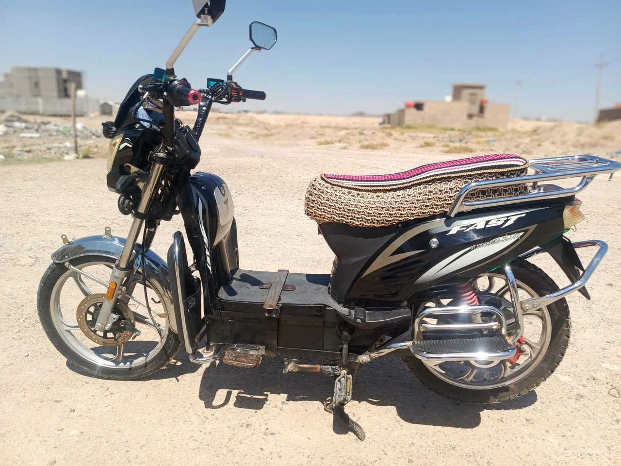 السلام عليكم 
هارلي شركة بغداد 
دراجة نظيفة وحلوة
بطاريات صارلهن تقريبا سبوعين من مشدودات الولي 32 امبير انتاج 26 ارقى نوعية وين ماتريد افحص واي نقص مابيها كهربائيات كلها شغالة 

السعر 450وبيها مجال بسيط(جماعة 350 و 375 لا تعبون نفسكم) 

للتواصل *********** بي واتساب
