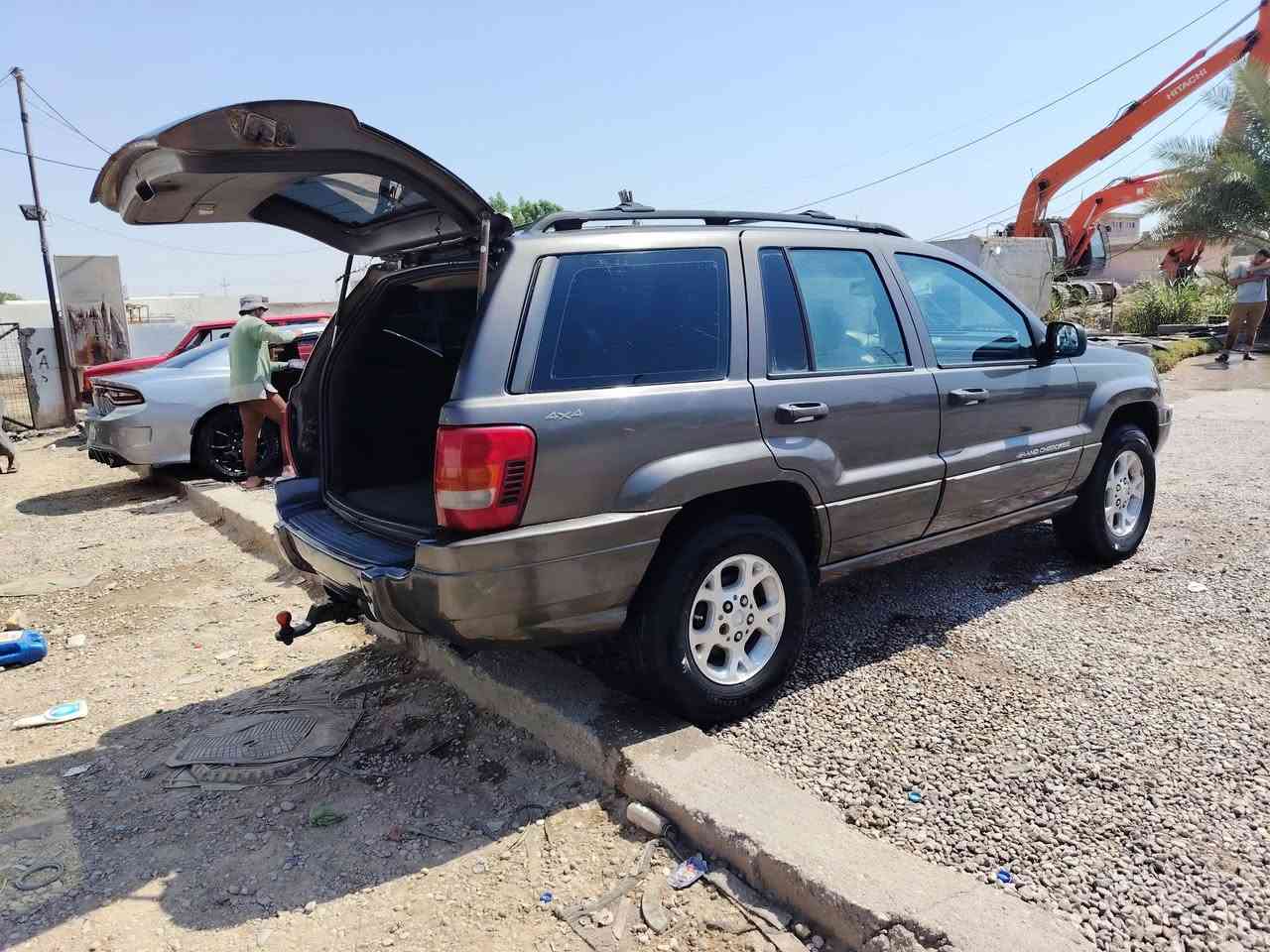 السلام عليكم جيب شيروكي موديل 2000 رقم بصره مشروع وطني بسمي محرك وكير محور 3000 ترايك وين مايعجبك سياره مكفوله بلاديه  وحاهزه من كلشي تخم تاير حداديه تبريد ثلج سياره حلوه احله من الصور مال جناي  للبيع السعر 50 وبيها مجال للطبين رقم الهاتف *********** مكان السياره ناصريه قضاء الدوايه
