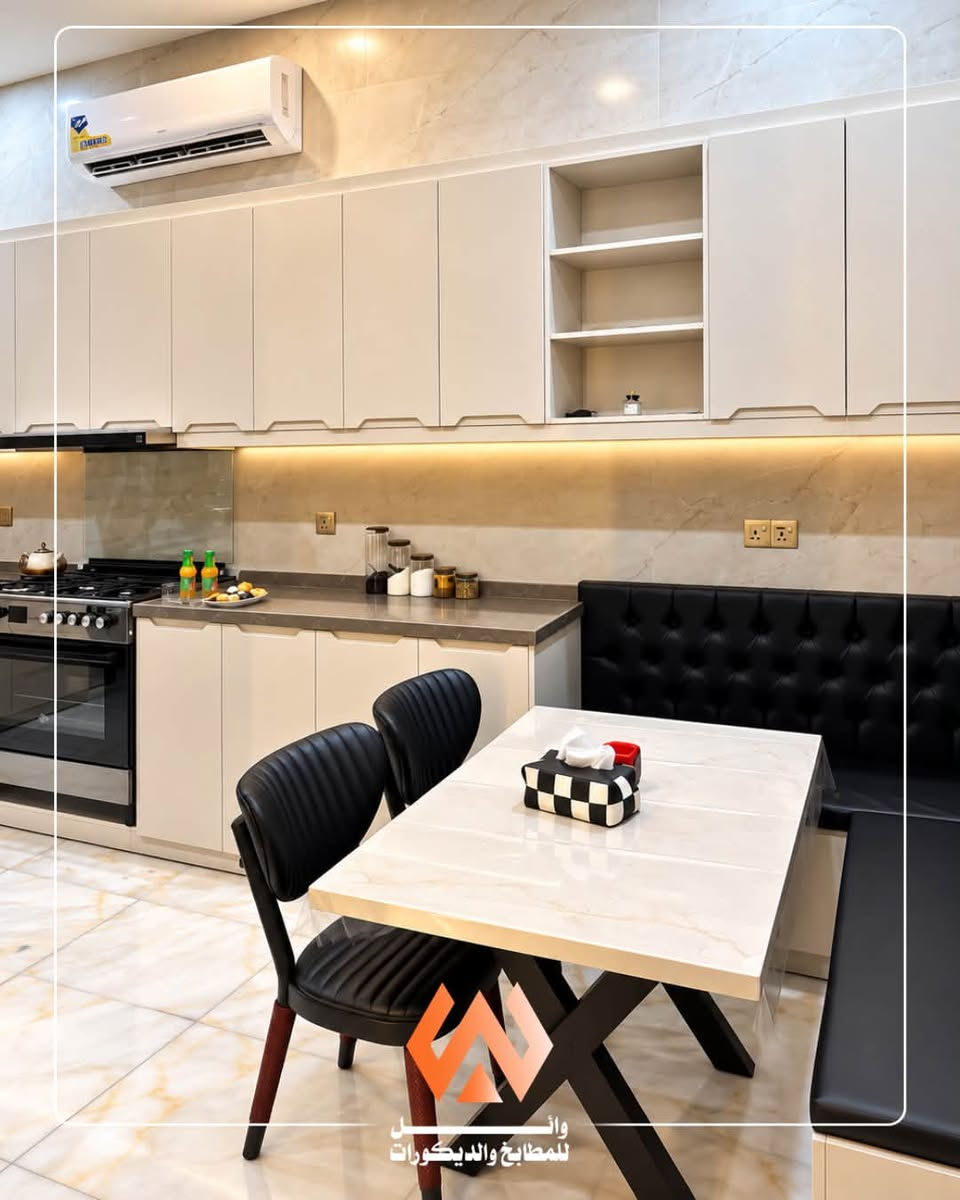 حين يلتقي جمال التصميم بدقة التنفيذ… يصبح المطبخ جزءًا من أناقة المنزل. ✨
مطبخ بتصميم عصري راقٍ، يجمع بين درجات الأوف وايت والبيج، مع تفاصيل خشبية وإضاءة دافئة ووحدات عرض أنيقة، إلى جانب توزيع عملي يحقق الاستفادة المثلى من المساحة.

وائل للمطابخ والديكورات
تصاميم مدروسة وتنفيذ يليق بتفاصيل منزلك.

📞 *********** | ***********
📍 الأنبار – الفلوجة، حي الجمهورية، قرب معمل إسفنج الفلوجة

#وائل_للمطابخ_والديكورات #مطابخ_الفلوجة #مطابخ_عصرية #تصميم_مطابخ #ديكورات_مطابخ #الفلوجة #مطابخ_العراق

نص مكتوب في الصور:
- للمطابخ والديكورات
- وائــــل للمطابخ والديكورات