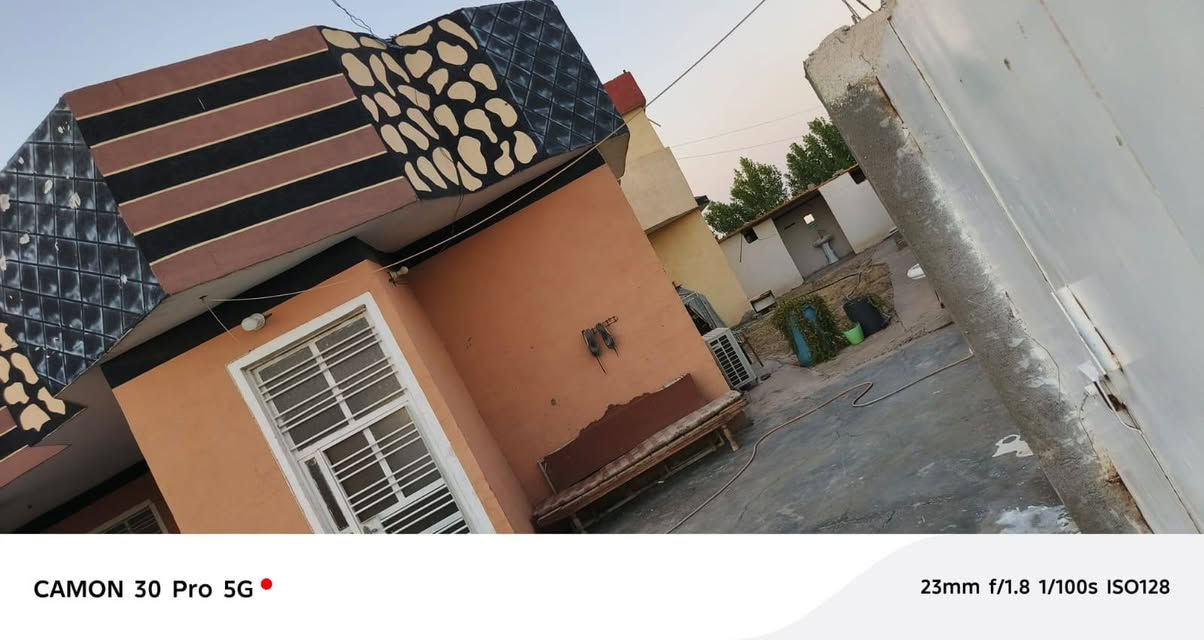 للبيع 
أرض طابو زراعي مفوضه بالطابو سند 25 في منطقة حميد شعبان قرب جامع عثمان المساحة 2 دونم وعلى شارعين ركن مسيجة ومعزوله واجهة كل جزء منها ١٠٠متر مع كافة الخدمات تبليط كهرباء وماء إسالة تحتوي على ثلاث دور وتوجد فيها مغروسات متنوعة من النخيل ومختلف أشجار السدر والفواكه 
١- البيت الأول مساحة ٤٠٠ متر يحتوي على ٧ غرف الاغلب نظام سويت مع الصحيات عامة ومضيف ١٢ متر البيت طابقين

٢-البيت الثاني مساحتة ٣٢٠ متر يحتوي على ٦ غرف نظام سويت مع الصحيات عامة البيت طابقين دبل فاليون 
٣-البيت الثالث قيد الإنشاء هيكل كامل فقط تشطيبات نهائية المساحة ٢٥٠متر . 
المساحة الكلية تتعدى ٦٥٠٠٠٠٠متر 
التواصل واتساب ***********
