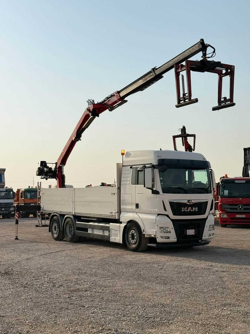 معرض مهدي اربيل
نوع : مان كرين بلوك
موديل : 2018
حجم :TGX 26.460 
ألون : ابیض
مواصفات: مان كرين بلوك بيلادي فول فول موسفات  دبل قمار كامير حساس كامير صفح خلفي رتايدر تبريد سلاج شاش كبير هور بيلادي كدام جبليس استيرن دوار بيلادي كرين فاسي حجم 195 ليفر حفار 2 سيلايت توب كماش جايز سيار مكفول من كولشي
گير :كهرباي 12 نمر
 العنوان : اربيل  قوشتب تريق كركوك  معرض مهدي اربيل 
***********
***********
