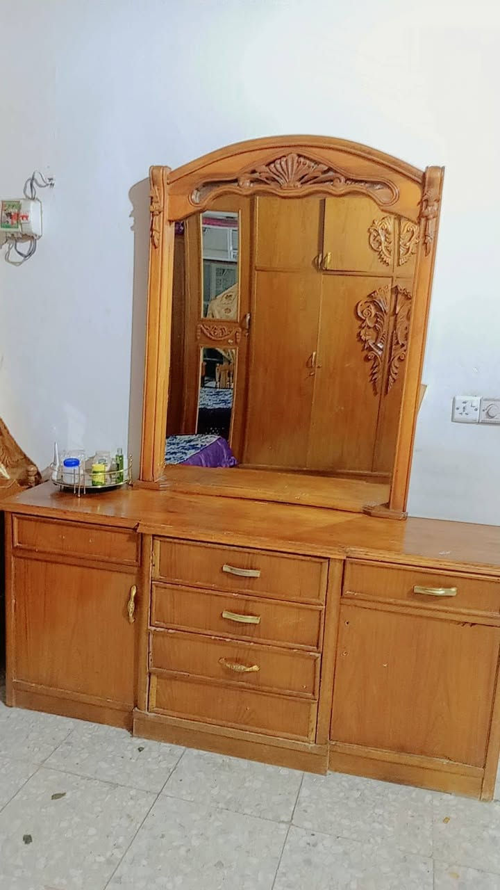 سلام عليكم غرفة النوم نظيفة سعر ٧٠٠ بيه مجال تخم عشره مقاعد جديد زان مصري مكان بعقوبة ***********
