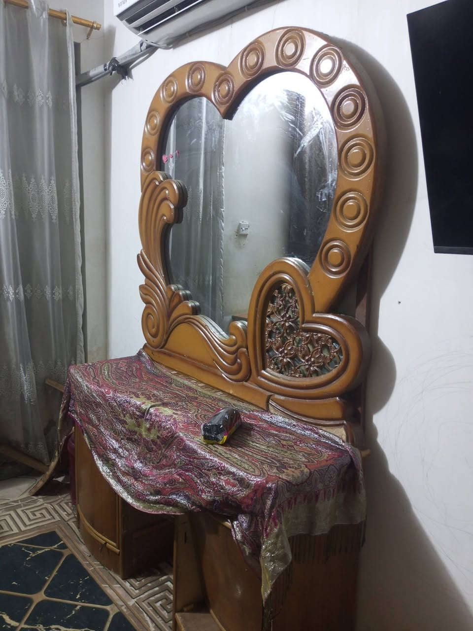 سلام عليكم احبتي الكرام اخوان غرفه اخشاب عراقي درجه اول ابو التكم اخوان جاي أشيل وريد ابيع مستعجل علا بيعتهة عوزهة ترتيب بسيط . 
اخوان السعر 500 وبيهة مجال.
***********
