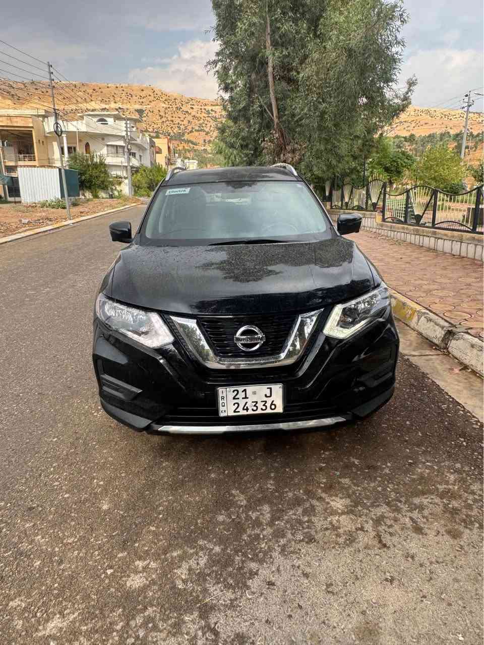 نیسان رۆگ ٢٠١٧
فول مواسه‌فات بێ پانۆراما
پارچه‌و دوو په‌ڵه‌ بۆیاخه‌ بێ ناو بێ ئێرباگ
گێر و مه‌كینه‌ به‌شه‌رت نه‌كرایته‌وه‌
سه‌نه‌وی به‌سه‌رچووه‌ به‌ناوی خۆمانه‌
كۆیه‌ *********** كويسينجاك, أربيل

نص مكتوب في الصور:
- 15 كانوونی دووەم
- ١٢:٥٥ د.ن