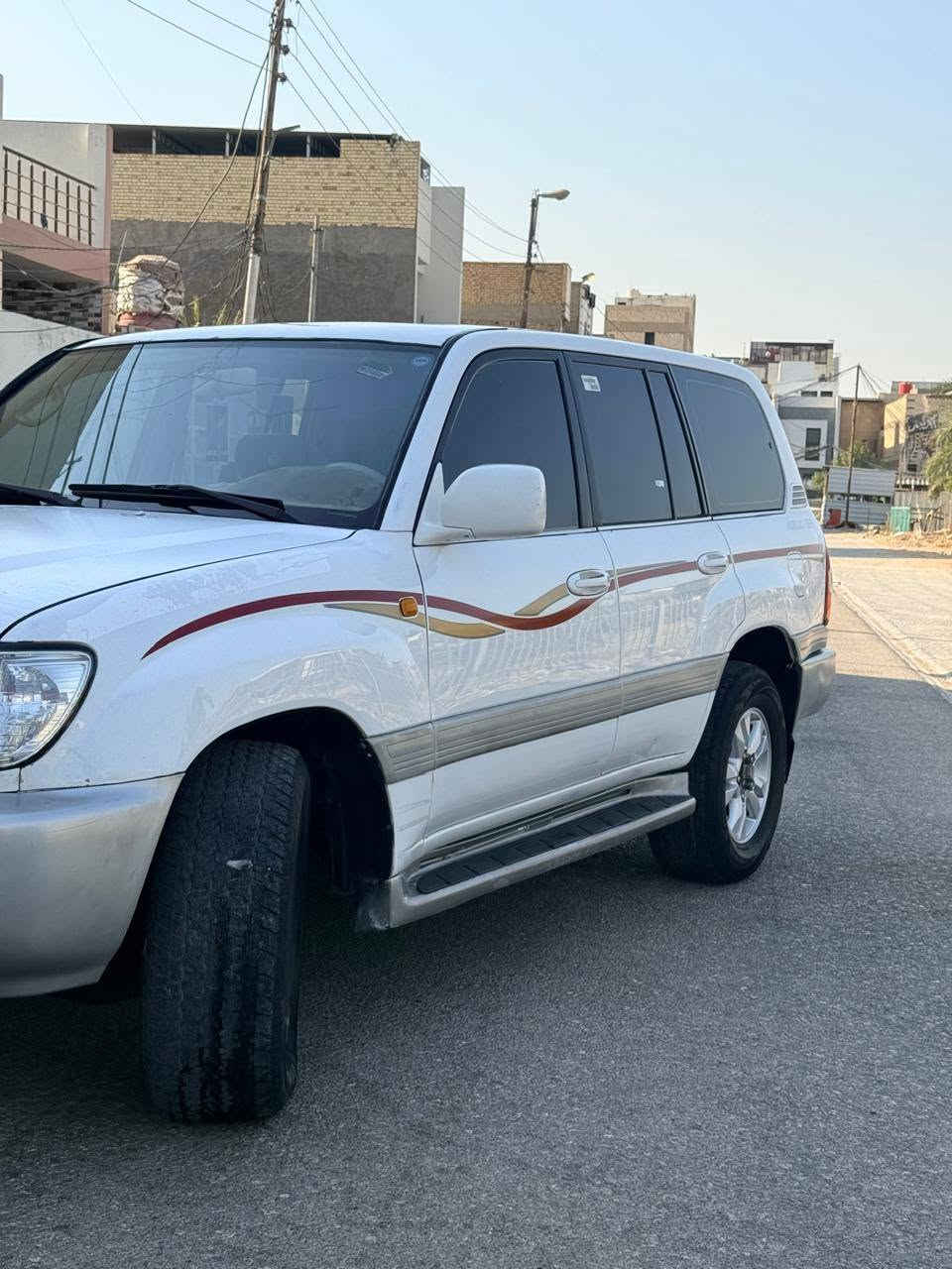 سلام عليكم لاندكروزر موديل 2000 سياره حلوه رقم سليمانيه باسمنه بيها قطعه وحده الجاملغ الأيمن وبيها بارد كدام العين سياره نضافه 80٪ من تبريد وحداديه ومحرك بيها بس صوت بل اكسل عارضيها ١٥٠$ وبيها مجال لطيبين مراوس احدث اراوس أو سورنتو هم اراوس مكان سياره نجف رقم الهاتف ***********
