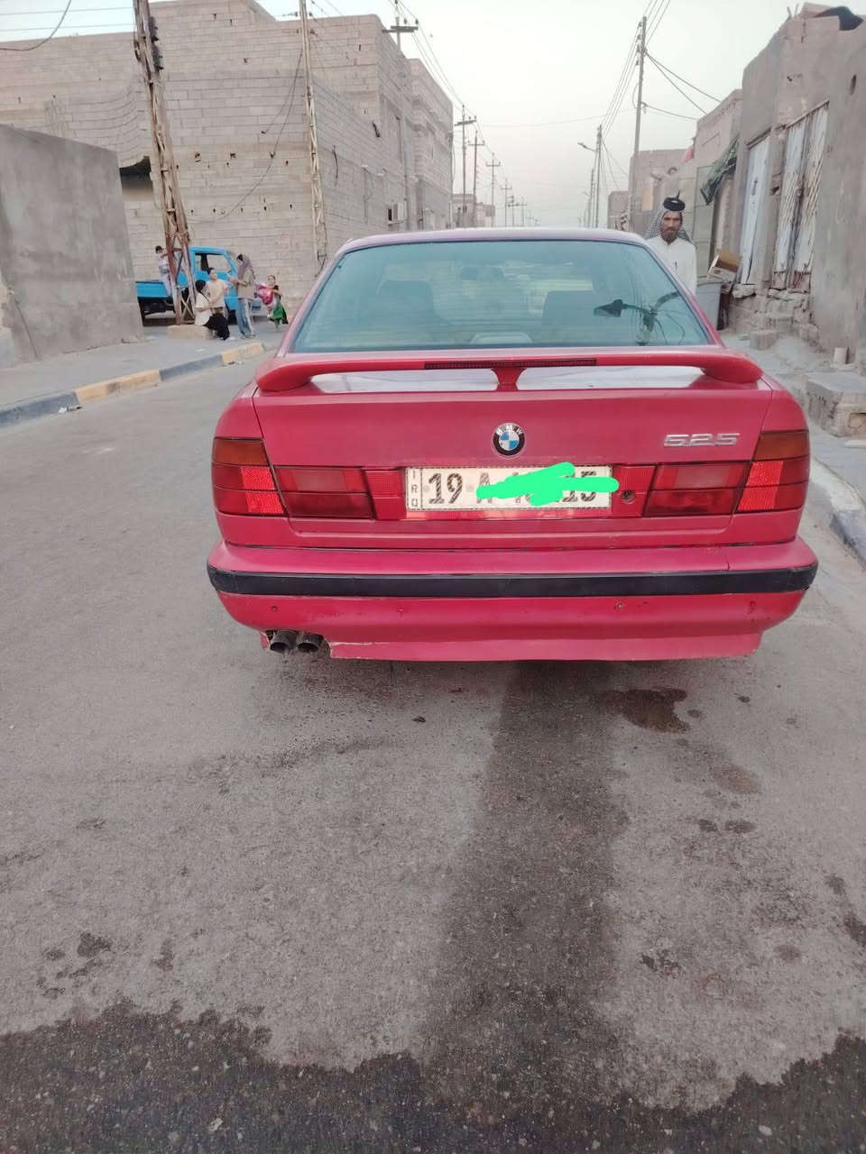 السلام عليكم 
بي ام موديل 92 حجم 525 رقم كربلاء مشروع وطني بسم ابن عمي محركه جديد مكفول محور بطه 3000 سنويته لقايه 2030 سعره 32 وبيه مجال متوفر وات ساب ***********
