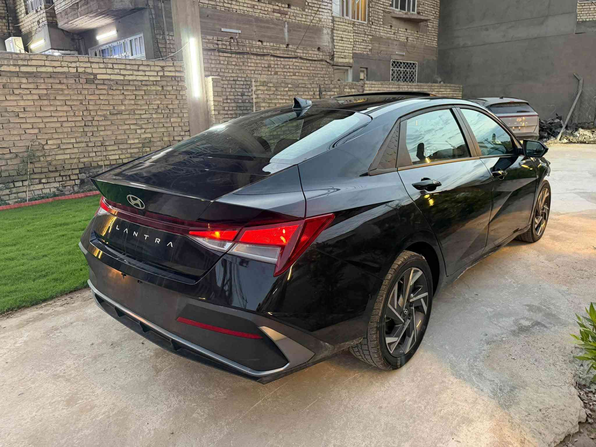 النترا 2024   دخول جديد محرك 2000 دوش فول مواصفات منفيست بأسمي  حادثها موضح بالصور مواصفاتها ( فتحه _ بصمه _ تشغيل عن بعد _ شاشه ديجتال _ كاميرا خلفيه دواره _ رادارات امامي وخلفي وجانبي _ تبريد منفصل مناخين _ فول تحكمات بالستيرن _ درايڤ مود _ وباقي المواصفات المعروفه ) 
((( للبيع فقط اعتذر عن المرواس بيع فقط بدون مراوس على هذا الوضع بدون لوحات ))) 
السعر : 126$ وبيها مجال 
العنوان : بغداد 
***********

