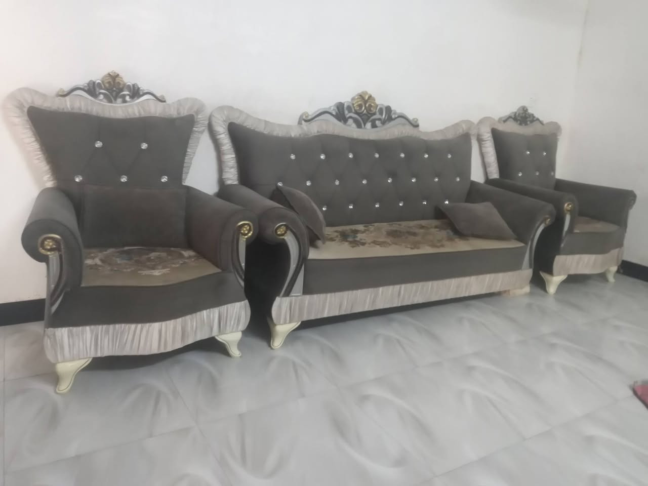 السلام عليكم عندي تخم للبيع سعره ٤٠٠ وبي مجال شي قليل ***********
