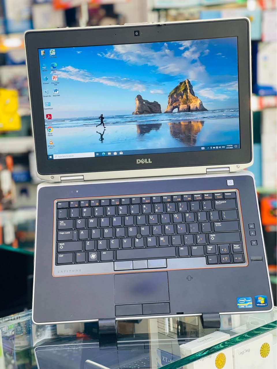 Dell 6420 🖥️ 

Corei 5 ✅

Ram 4 🔥

هارد 320GB 

شاشة بحجم 14 🖥️

منفذ HDMI port 🎞️

منفذ VGA 📽️

منفذ usb  عدد 3

منفذ aux 

بطارية تدوم اكثر من ساعة  🔋

ملاحقات الجهاز شاحنة اصلية 🔌 + حقيبة 

نظافة الابتوب 99٪؜

العنوان الموصل الزهور دورة سيدة الجميلة📍

 مكتب فوكس ستور

يتوفر توصيل جميع محافظات العراق 🚚🚛🚚🚛

تفاصيل اكثر :☎️ ***********.☎️*********** موصل, نينوى
