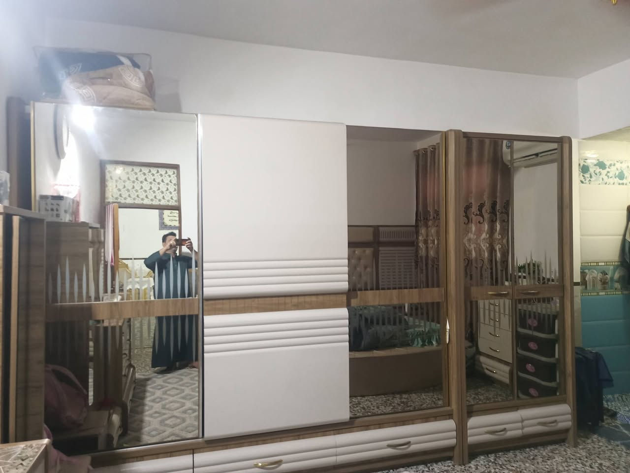 السلام عليكم غرفه تركيه للبيع كليش نضيفه وجديده مكان الخالص حي بيادر السعر مليون و300 بيه مجال الستفسار علئ هذا رقم ***********
