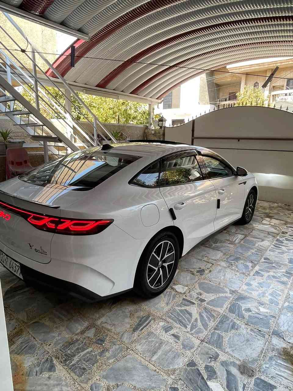 السلام عليكم 
BYD QIN L
موديل 24
الفول داخل زيتوني بانوراما الي مفقود بالسوك
5 كامرات رادارات
الشاشه الجبيره الدواره
تبريد قطعتين
بطاريه 120 كيلوو انسه البانزين خانه
ماشيه 3 الف مكينه والكلي 13 الف
رقم بغداد 
سعر 172 ورقه
***********
