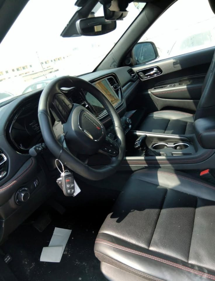 دوج دورانكو GT PLUS لون اسود 2024
السياره فول مواصفات ١/١ 
. فتحة سقف
. كشنات جلد
. تبريد وتدفئة مقاعد
. حساسات خلفيه
. صندوق كهربائي
. نقاط عمياء 
. رادار 
. تشغيل عن بعد 
. شاشه كبيرة
. دخول ذكي
. مقاعد ٧ جلد 
. خزن مقاعد ميموري
. ويل ٢٠ 
. كير طياره
. لايتات زينون
. محرك ٦ سلند ٣٦٠٠
. كير ٨ نمر
. جامات كهرباء 
. مري تدفئة

وبعد بيها هواي مواصفات السياره حادثها جاملغ خلفي عكس السايق مصلح بمكانه وبي صبغ قليل السياره كلش نضيفه تشغل وتطلع مابيها اي نقص وقليلة استخدام ماشيه ٣٧٠٠٠ الف كيلو مو ميل رقم بغداد السعر 38,500$ 

للاتصال على الرقم
***********

