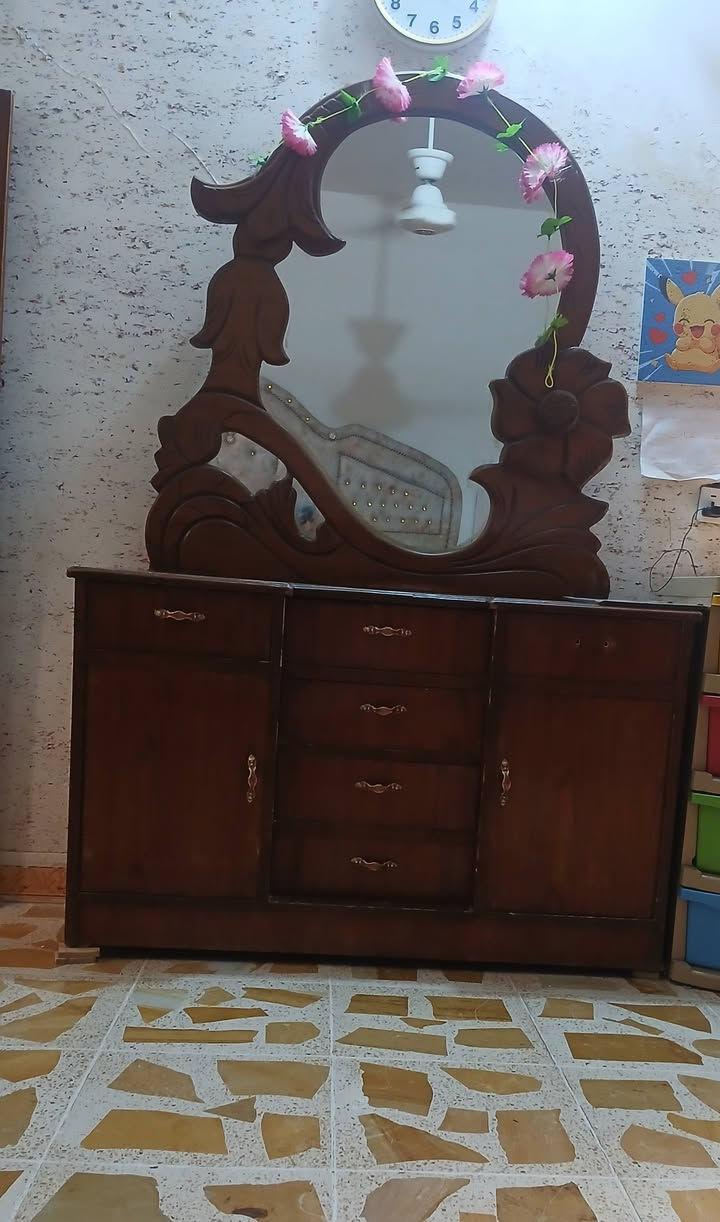 السلام عليكم غرفة اخشاب للبيع للتواصل ***********

