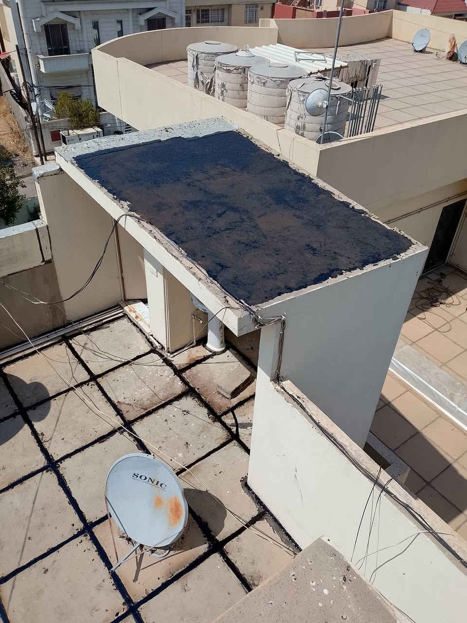 سلام وعليكم على بركة لله مستعدون للعمل ماستك السطح غلع وفرش لكافة بيوت ودواءر الدولة بطرق هندسيه الا تصال ***********
