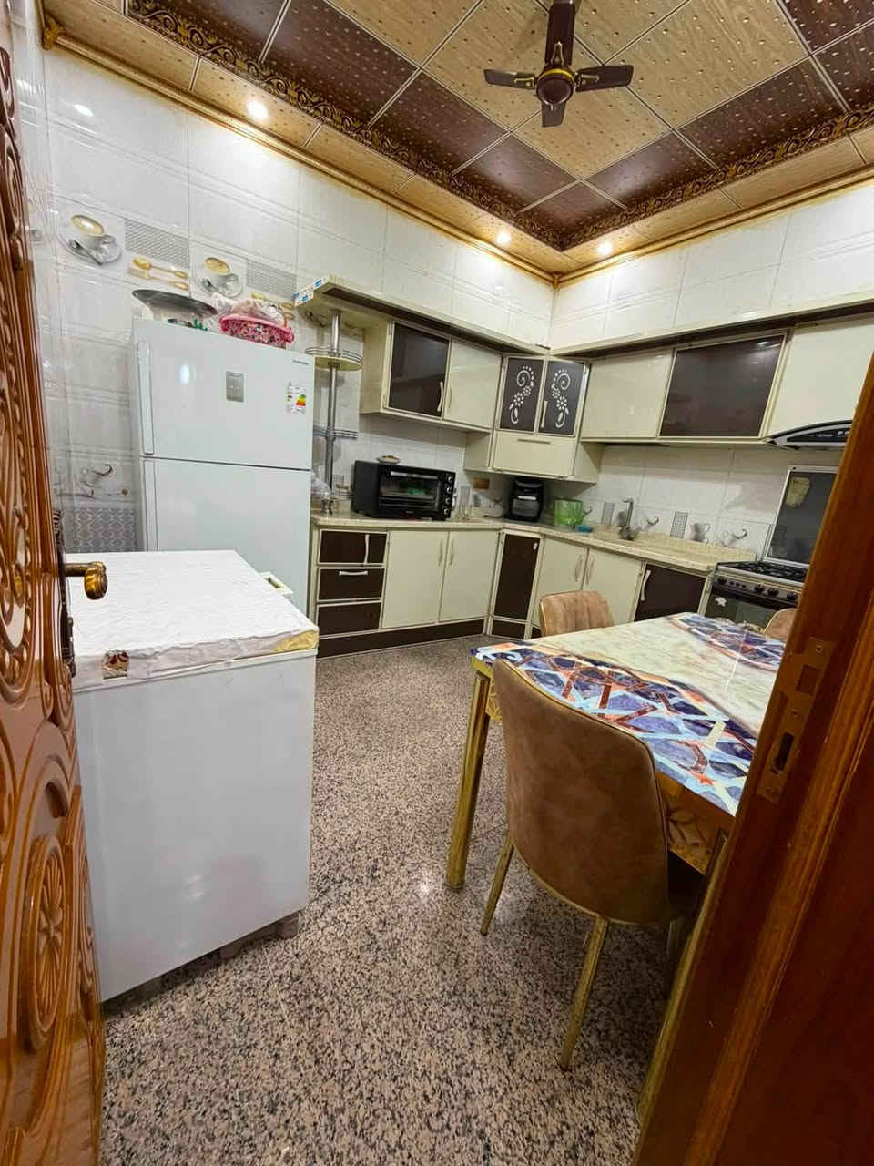بيت 100متر في كربلاء حي الميلاد مقابيل المتنزه الجديد  بناء حديث في سنه2025 تفاصيل البيت  صاله واستقبال ومطبخ عدد الغرف ثلاثه  بنائه جديد نقص فقط الواجهيه مراجعه نفس صاحب الدار ستفسار اكثر اتصل ***********
